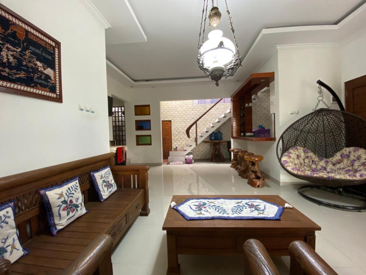 Rengganis Homestay Yogyakarta Exterior photo